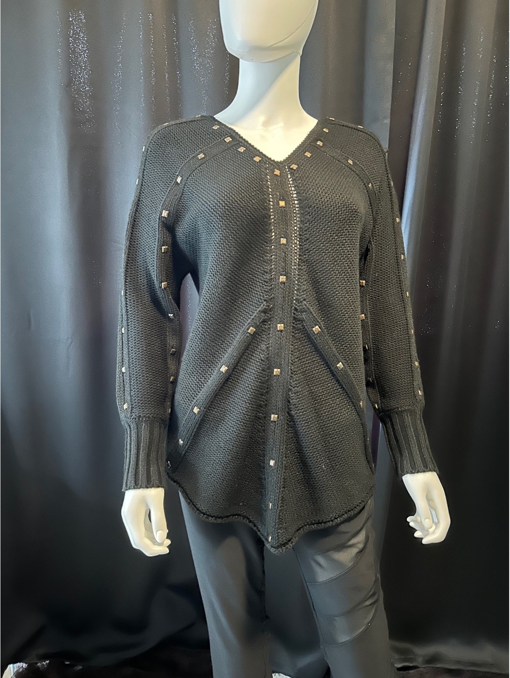 Intrigue sweater - Picture 2 of 6